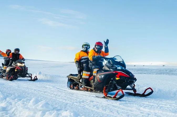 Combo Into the Glacier: motoslitta + tunnel di ghiaccio